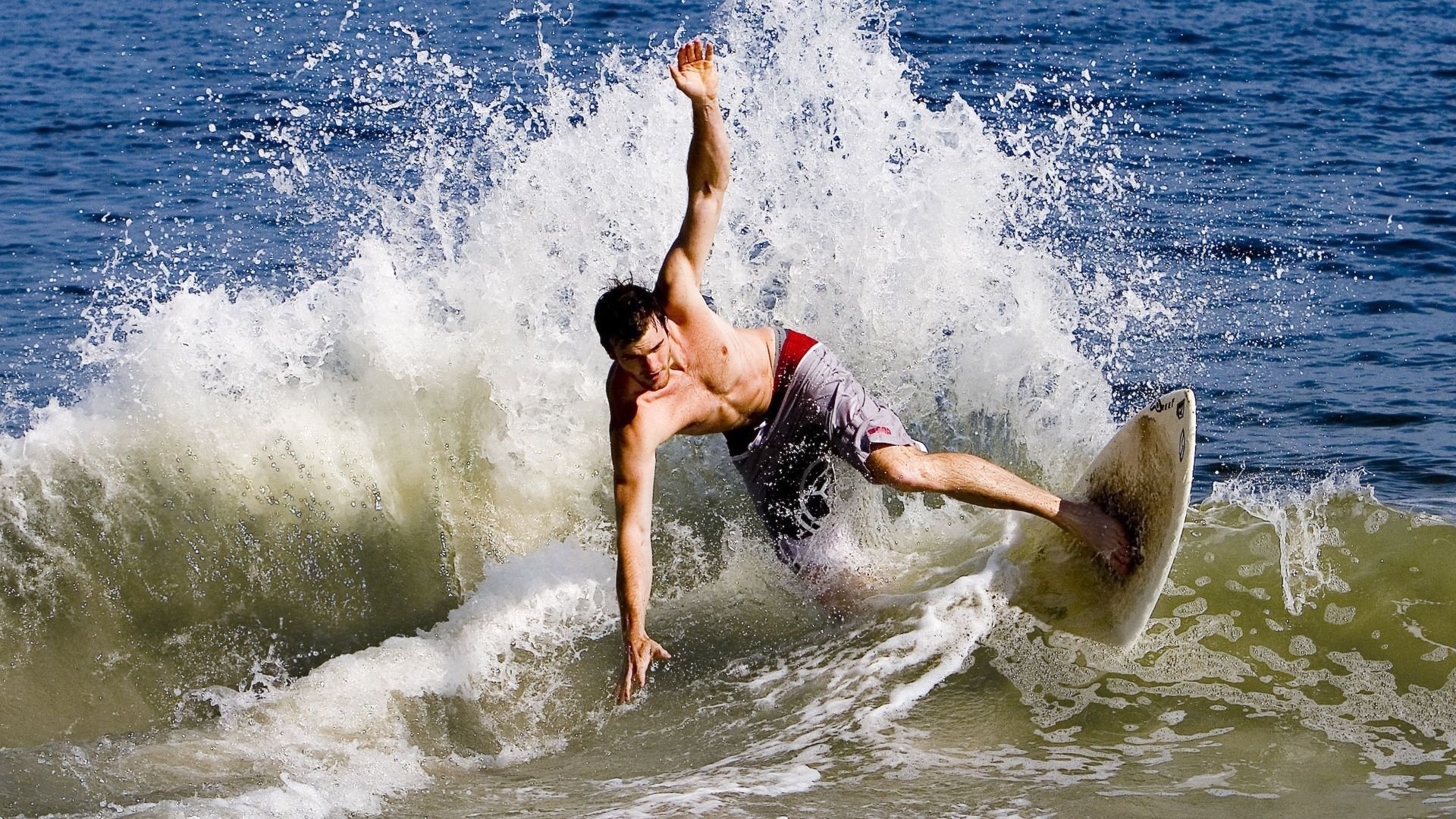 青少年体育蓬勃发展全民健身热情高涨，青少年 体育